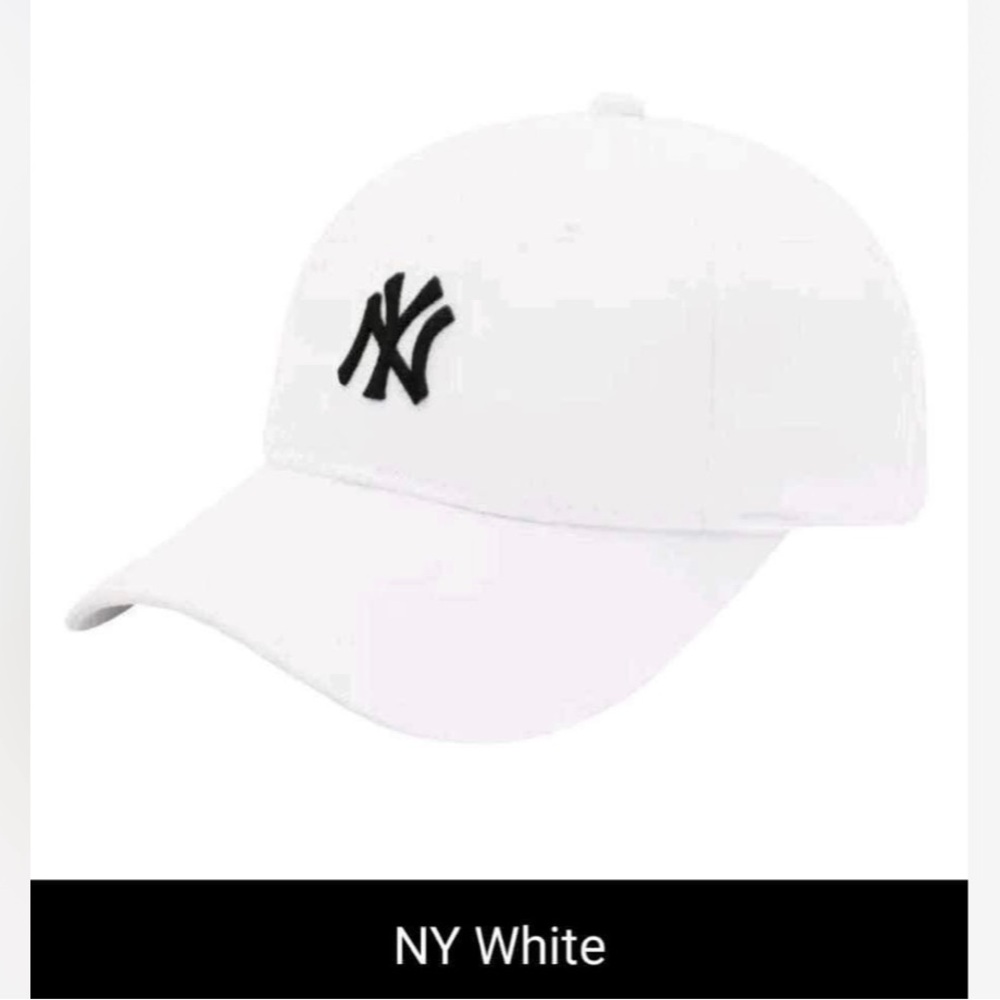 NY Yankees baseball caps. Cotton, logoed, adjustable.
